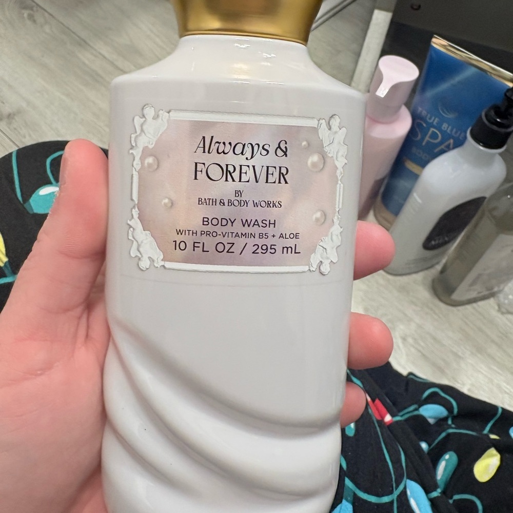 Bath & Body Works White and Gold Body Wash
